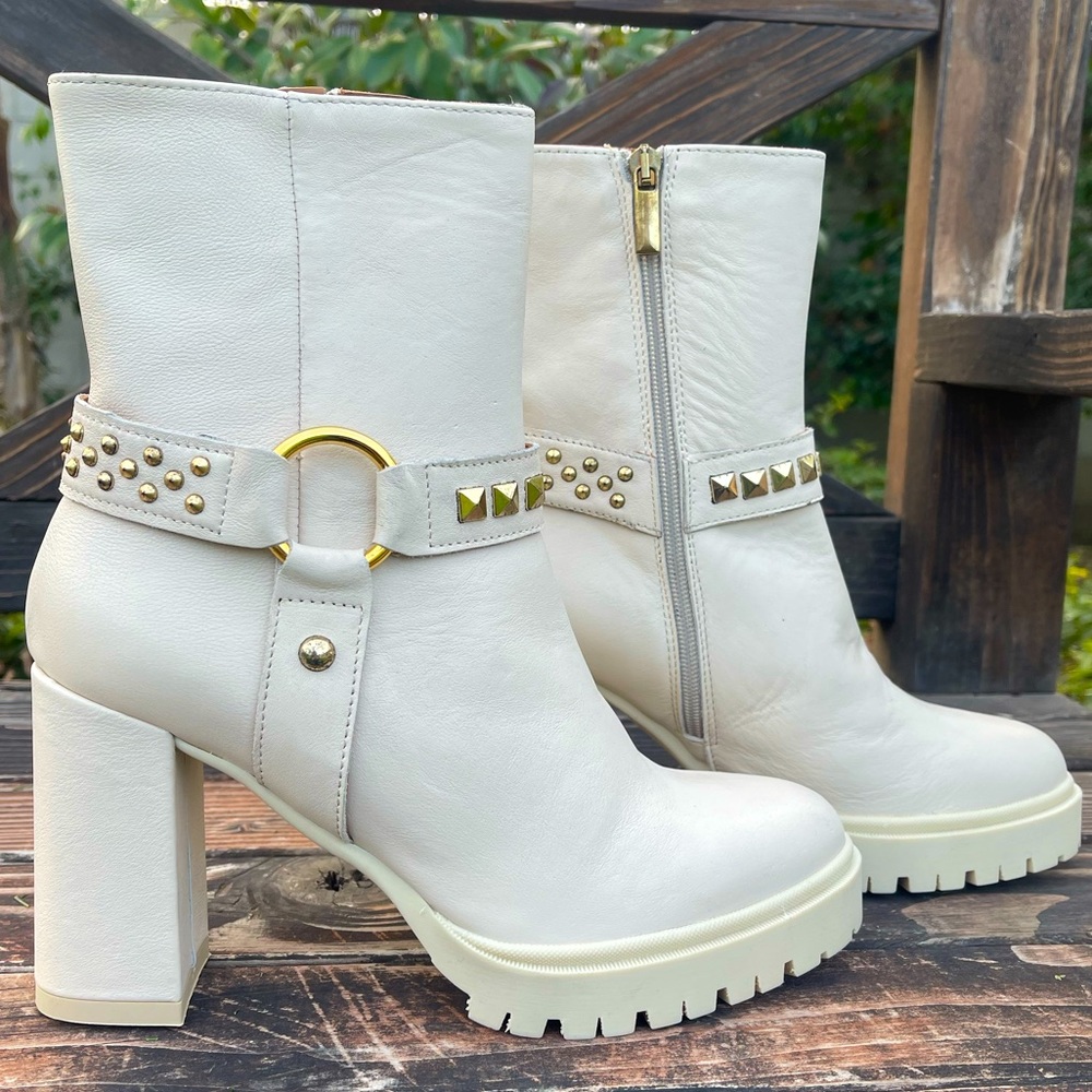 NEW Beautiisoles Leather Bridgett Booties